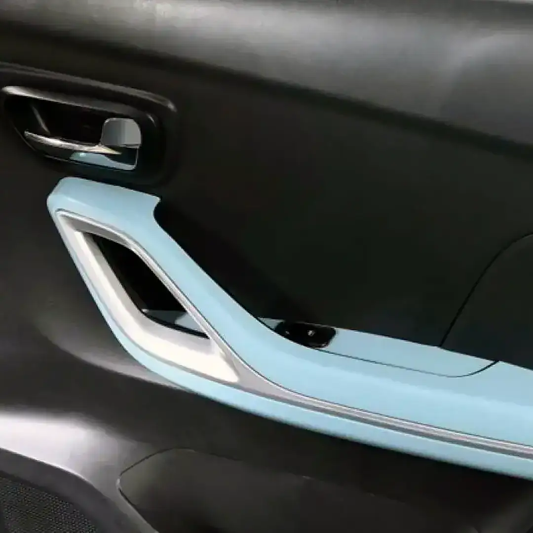 LI-BELLULE Grande Autonomie – voiture sans permis électrique – détail poignée de porte intérieure