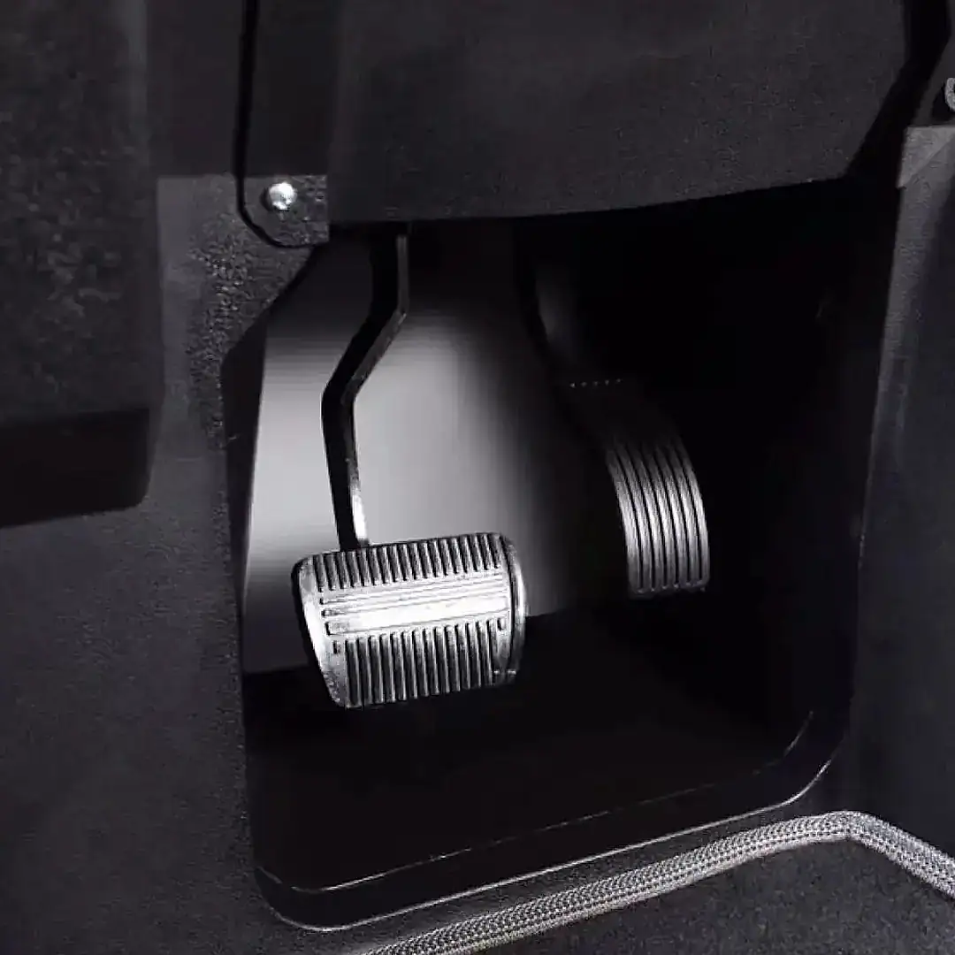 LI-BELLULE Grande Autonomie – voiture sans permis électrique – porte ouverte, siège conducteur