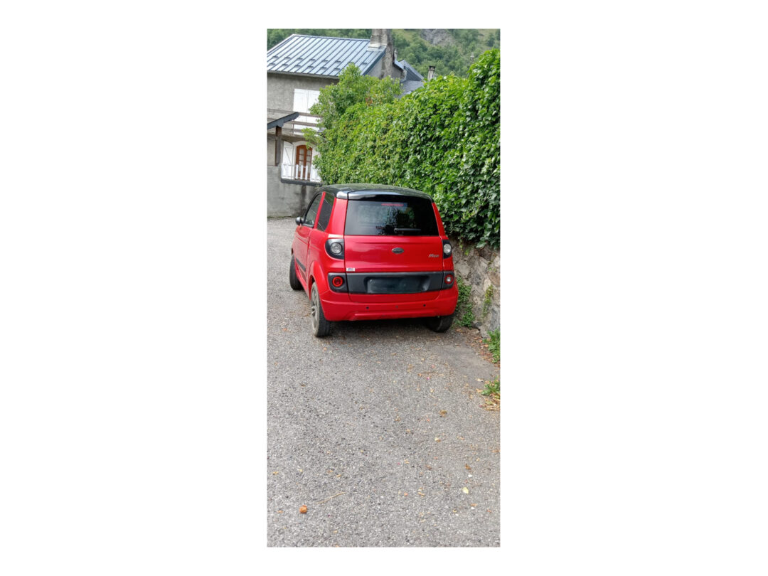 Microcar MGO Rouge Arrière