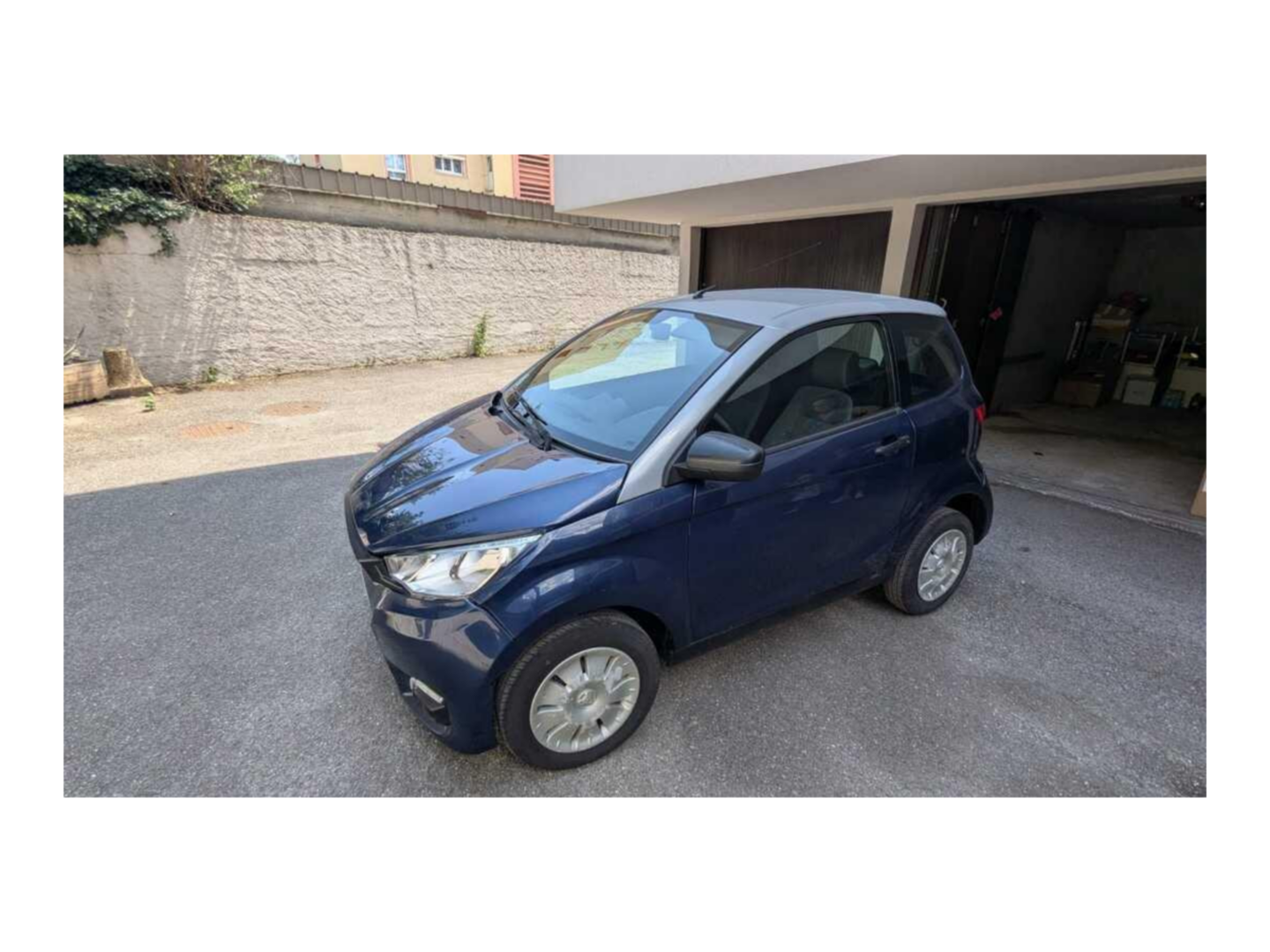Aixam City Sport biton- bleu toit gris gauche