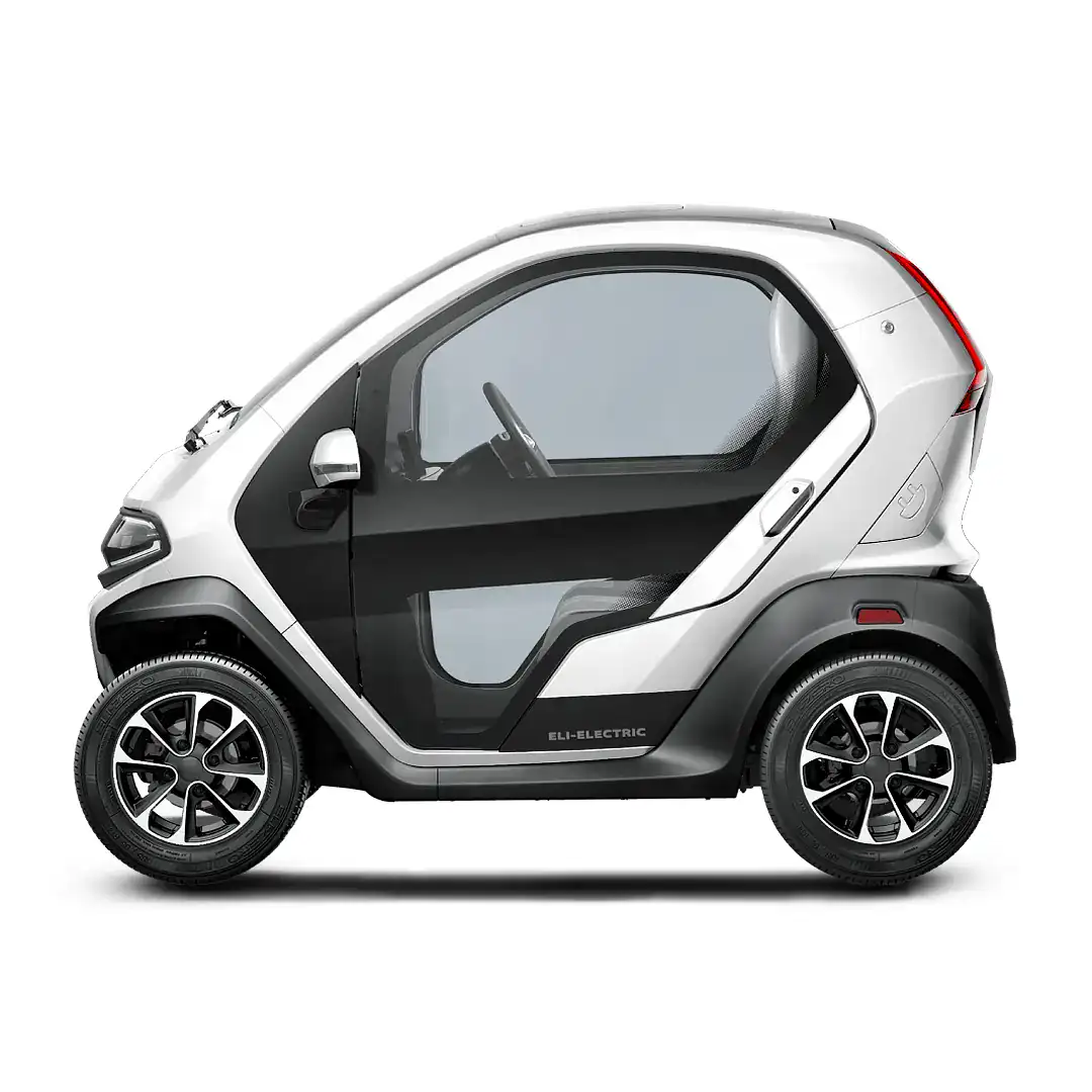 ELI Zéro Plus – voiture sans permis électrique – vue de profil, portes vitrées