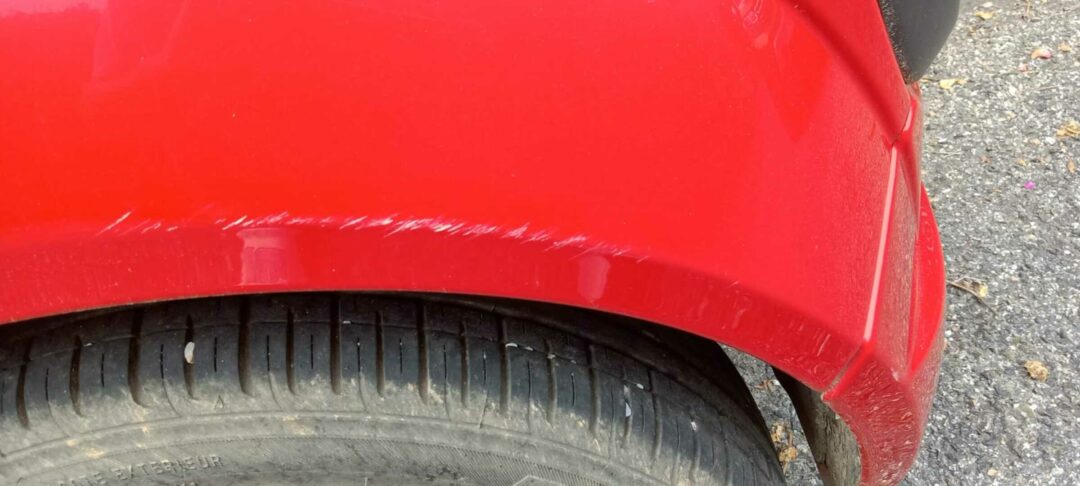 Microcar MGO Rouge Arrière Gauche éraflure