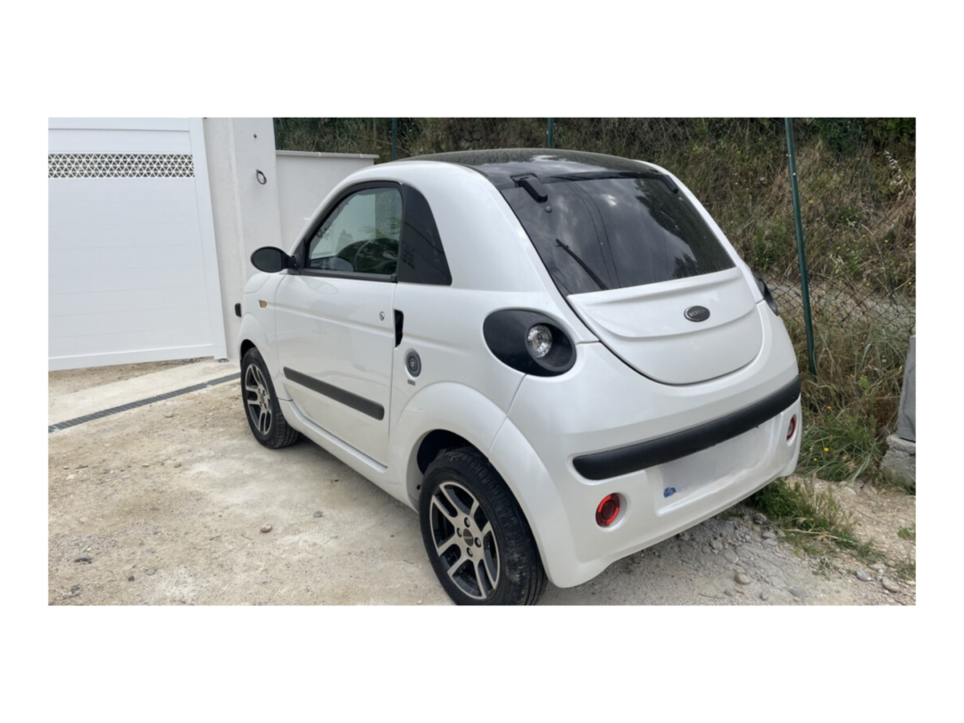 Microcar Due Blanc arrière 3/4 gauche