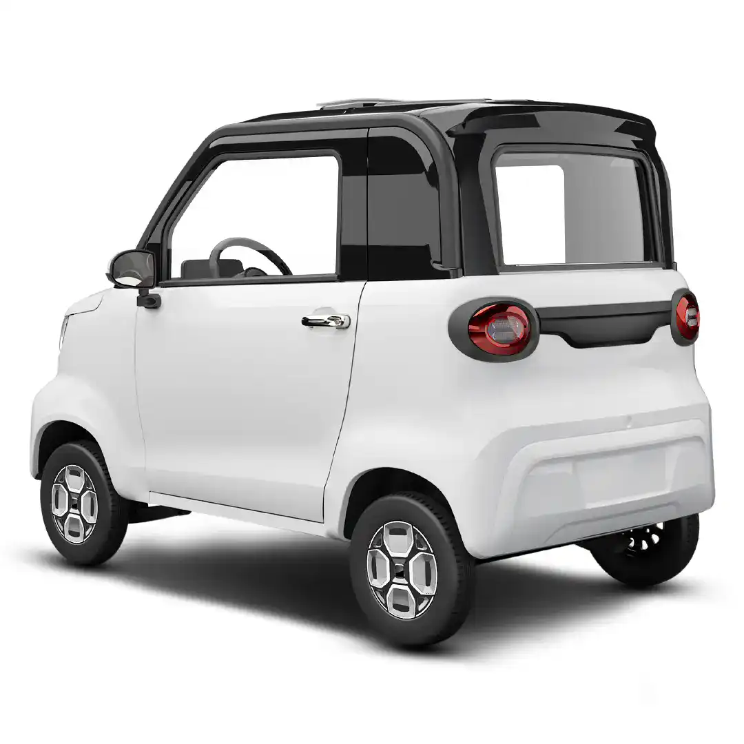 Location NIU MM500 – voiture sans permis électrique en Île-de-France – vue de trois quarts arrière, blanche