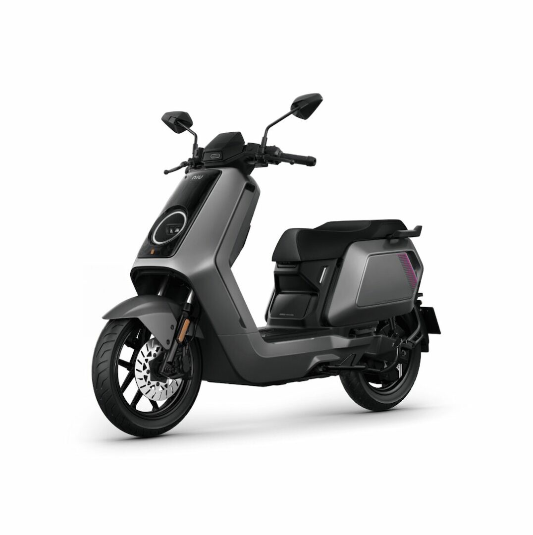 NIU NQIX 500 GRIS TROIS QUART AVANT