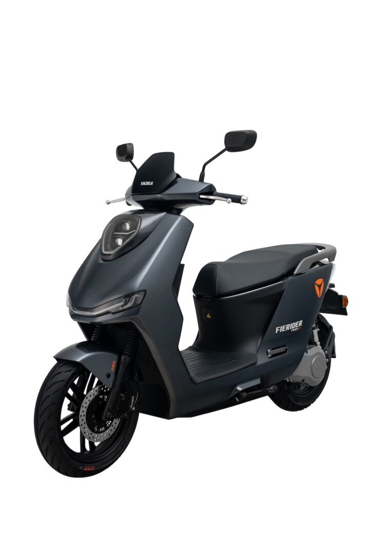 TROIS QUART GAUCHE YADEA FIERIDER