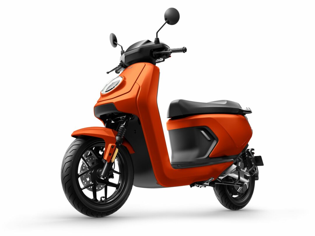 MQi GT 100_Front 45 Left_Orange