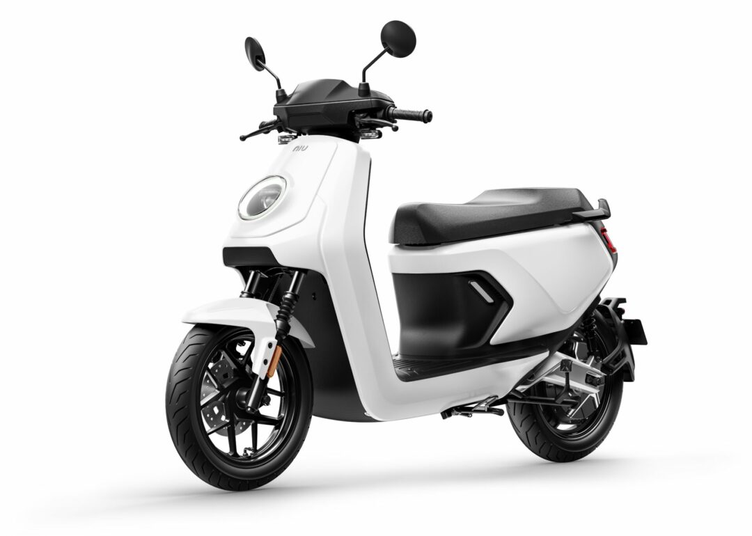 MQi GT 100_Left 45_White