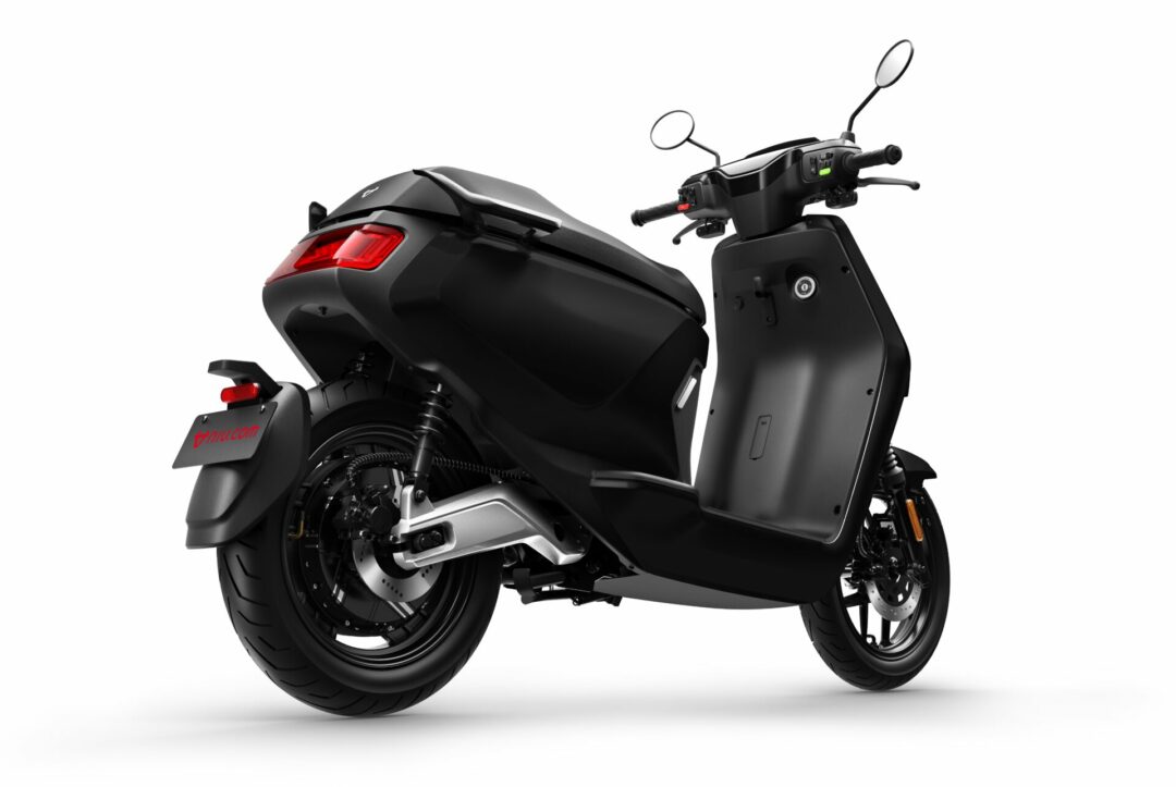 MQi GT 100_Rear 45 Right_Black
