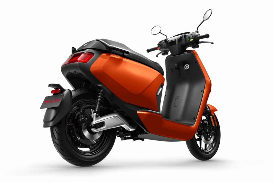 MQi GT 100_Rear 45 Right_Orange