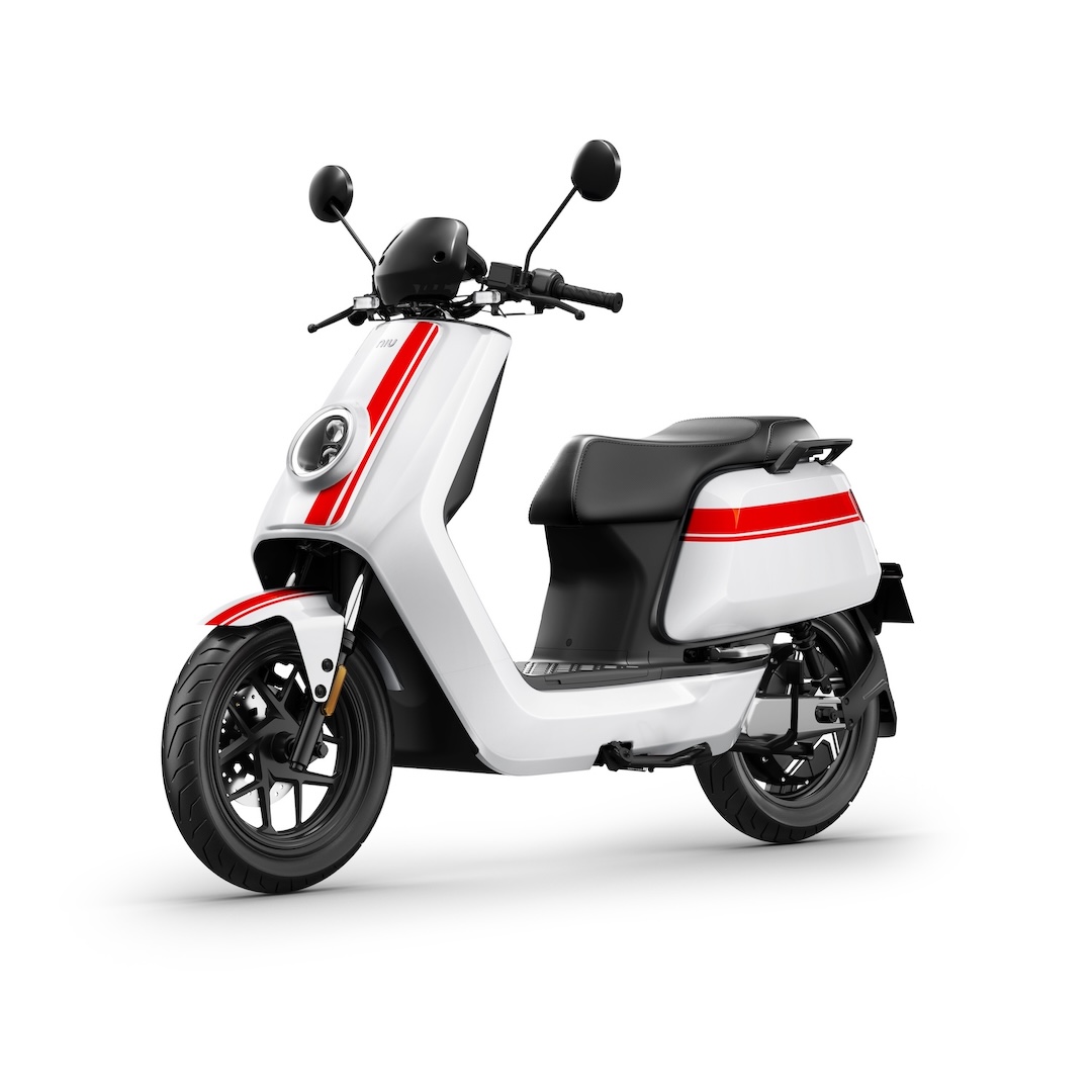 NQi GTS_Basic Render_Front 45 Left_White_Red