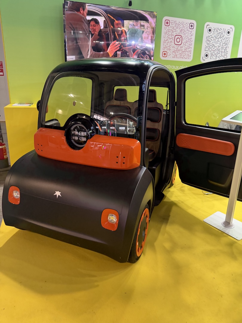 ASTRAUX NOIR ET ORANGE