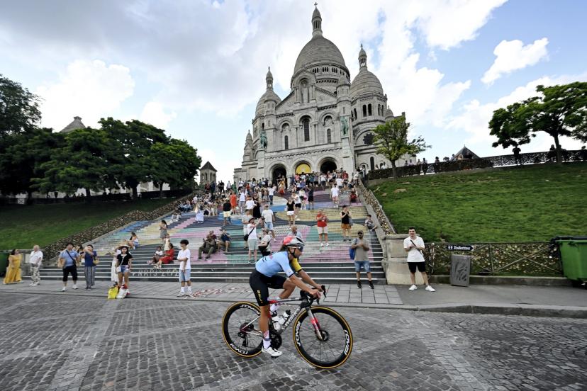 Visitez Montmartre en voiture sans permis