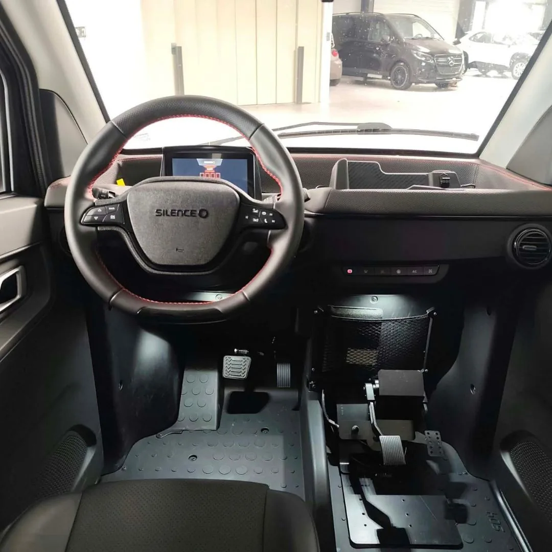 Double commande Pimas sur voiture sans permis Silence S04