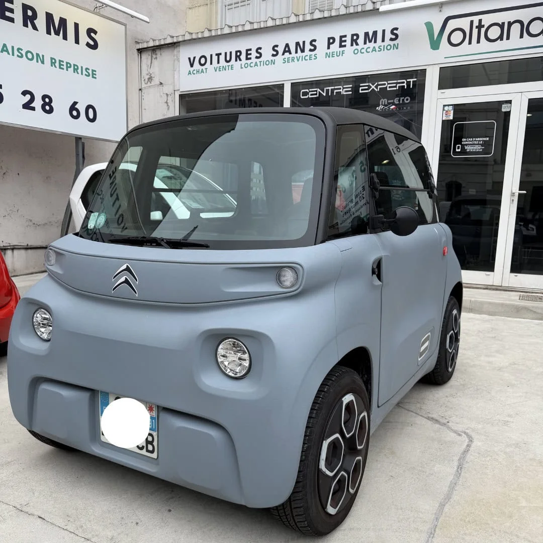Citroën Ami Pop occasion 2022 9 500 km – voiture sans permis électrique – vue de trois quarts avant, grise