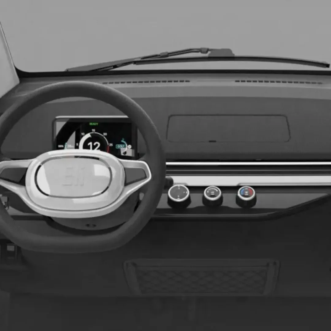 ELI Zéro Plus – voiture sans permis électrique – détail du volant et de l'écran