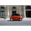 FIAT Topolino orange – voiture sans permis électrique – devant un palais, vue de profil
