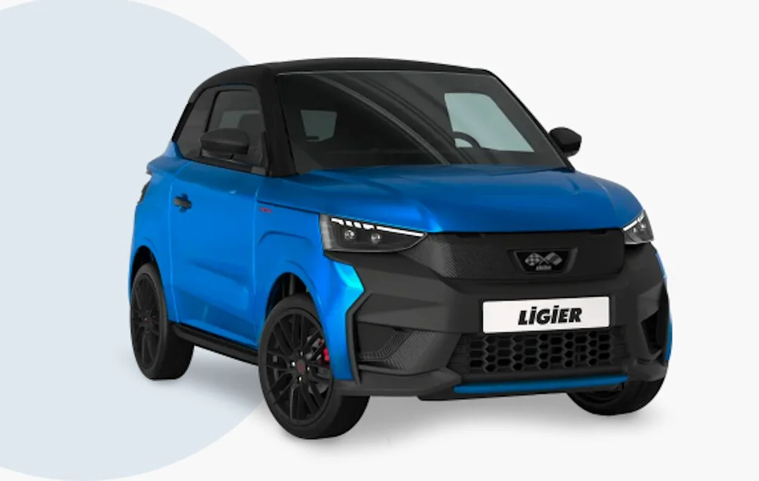 LIGIER JS50 ULTIMATE bleue – voiture sans permis Ligier – vue de trois quarts avant