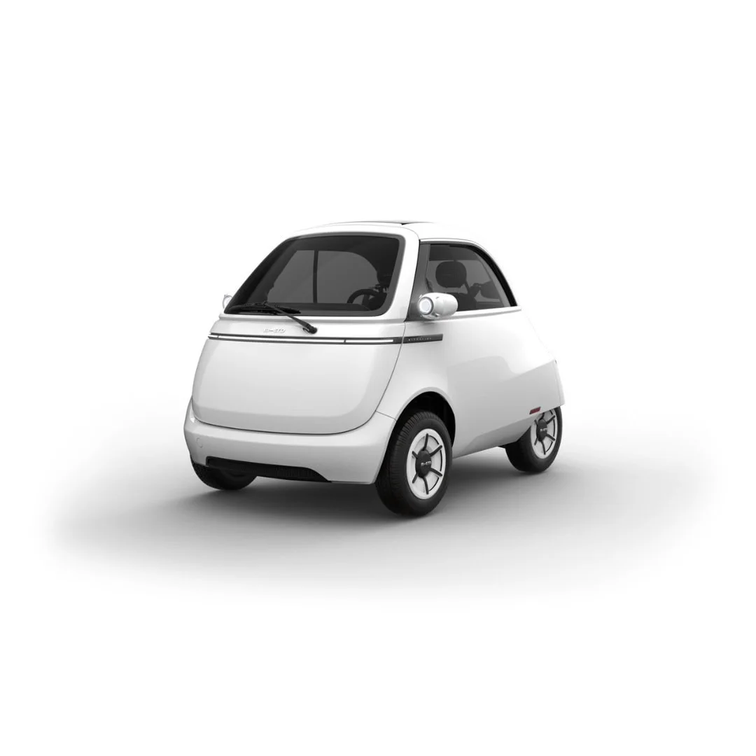 Location MICROLINO 3 mois – voiture électrique permis B1 blanche – vue de trois quarts avant
