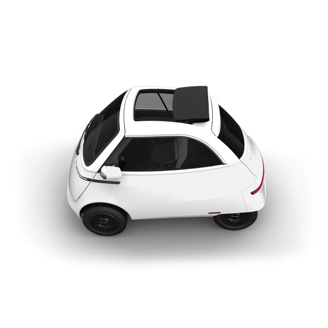 Location MICROLINO 3 mois – voiture électrique permis B1 blanche – vue de trois quarts arrière