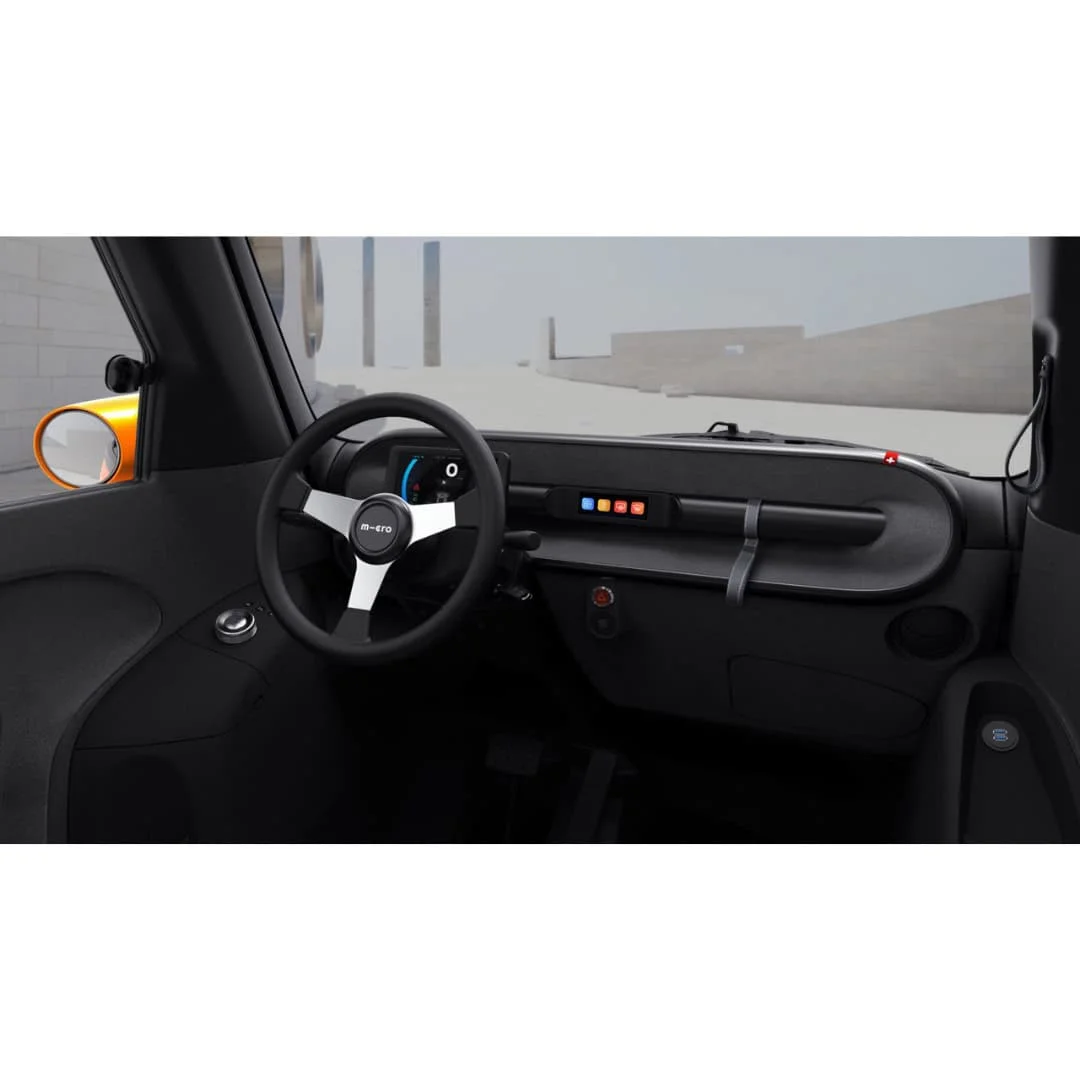 Location MICROLINO 3 mois – voiture électrique permis B1 blanche – volant et tableau de bord