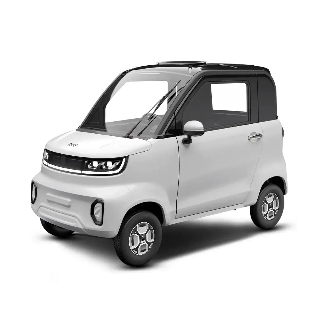 Location NIU MM500 – voiture sans permis électrique en Île-de-France – vue de trois quarts avant, blanche