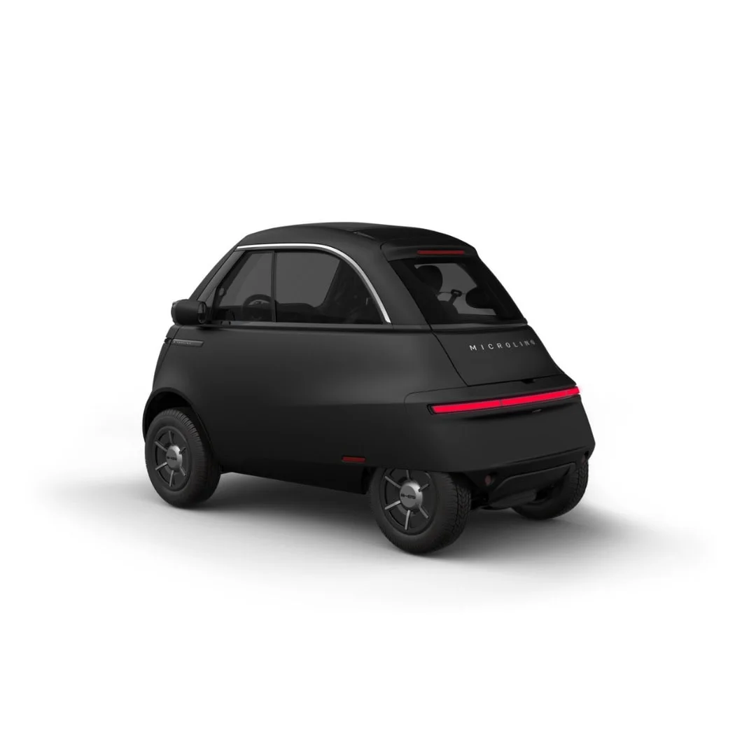MICROLINO – voiture électrique permis B1 – vue de trois quarts arrière, noire