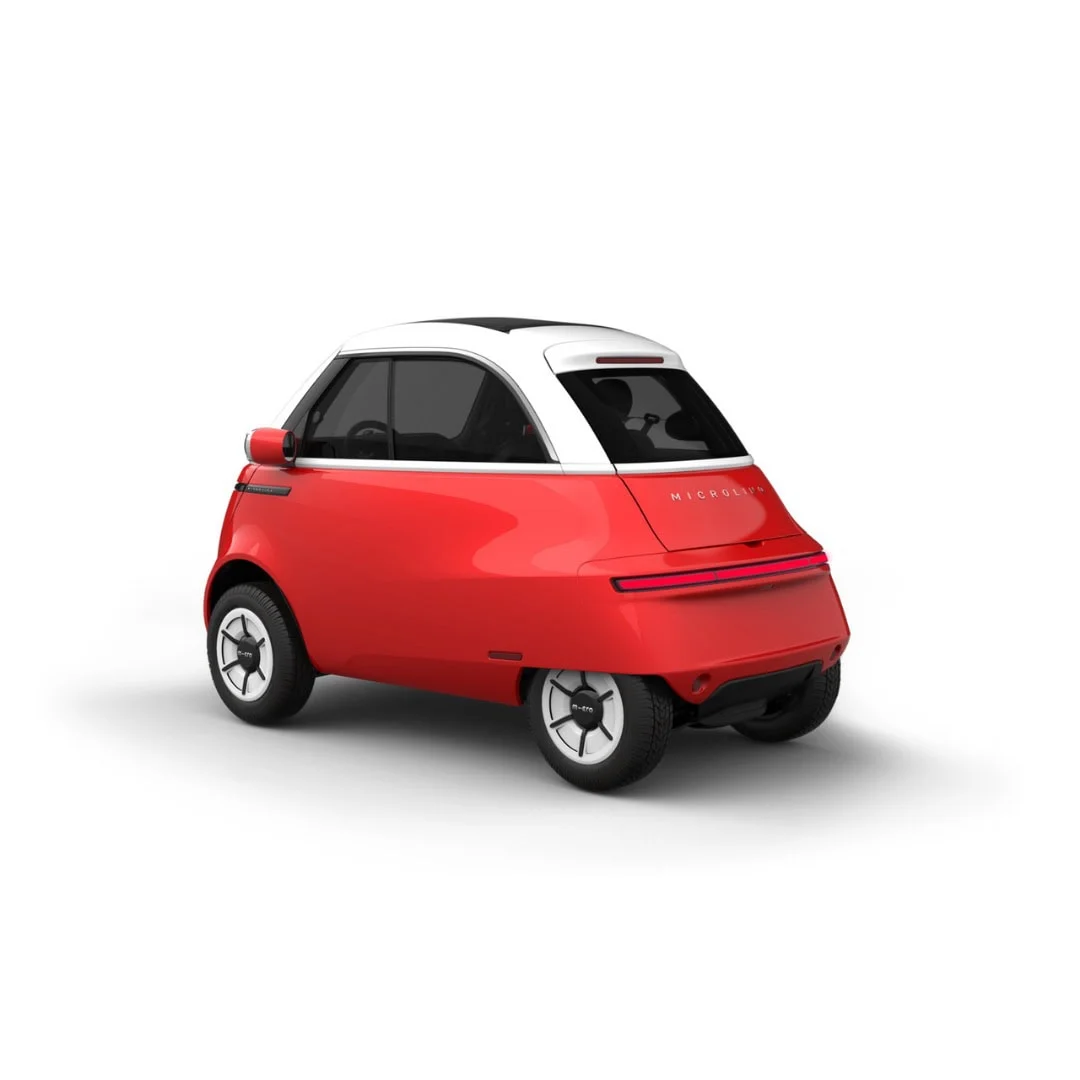 MICROLINO – voiture électrique permis B1 – vue de trois quarts arrière, rouge