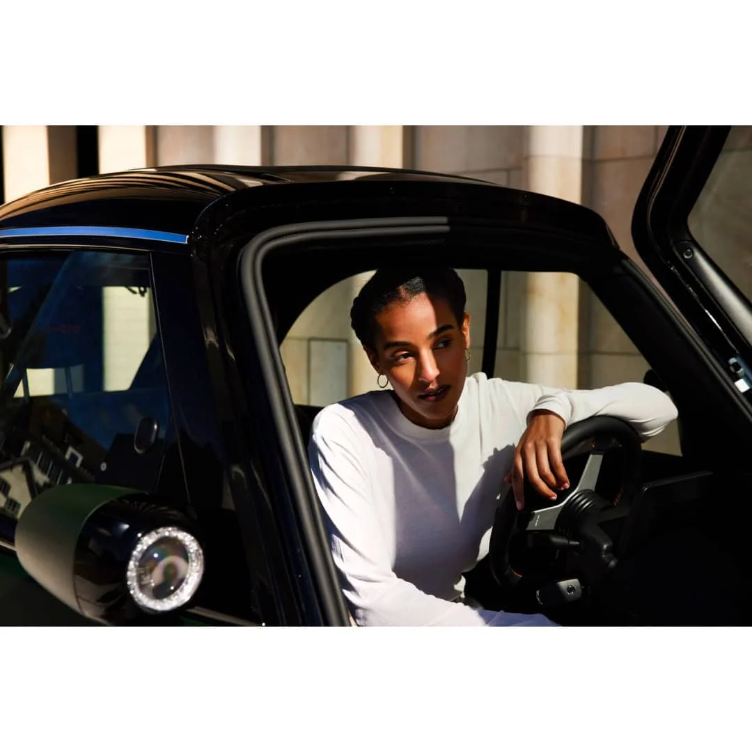 MICROLINO – voiture électrique permis B1 – conducteur à bord, porte avant ouverte