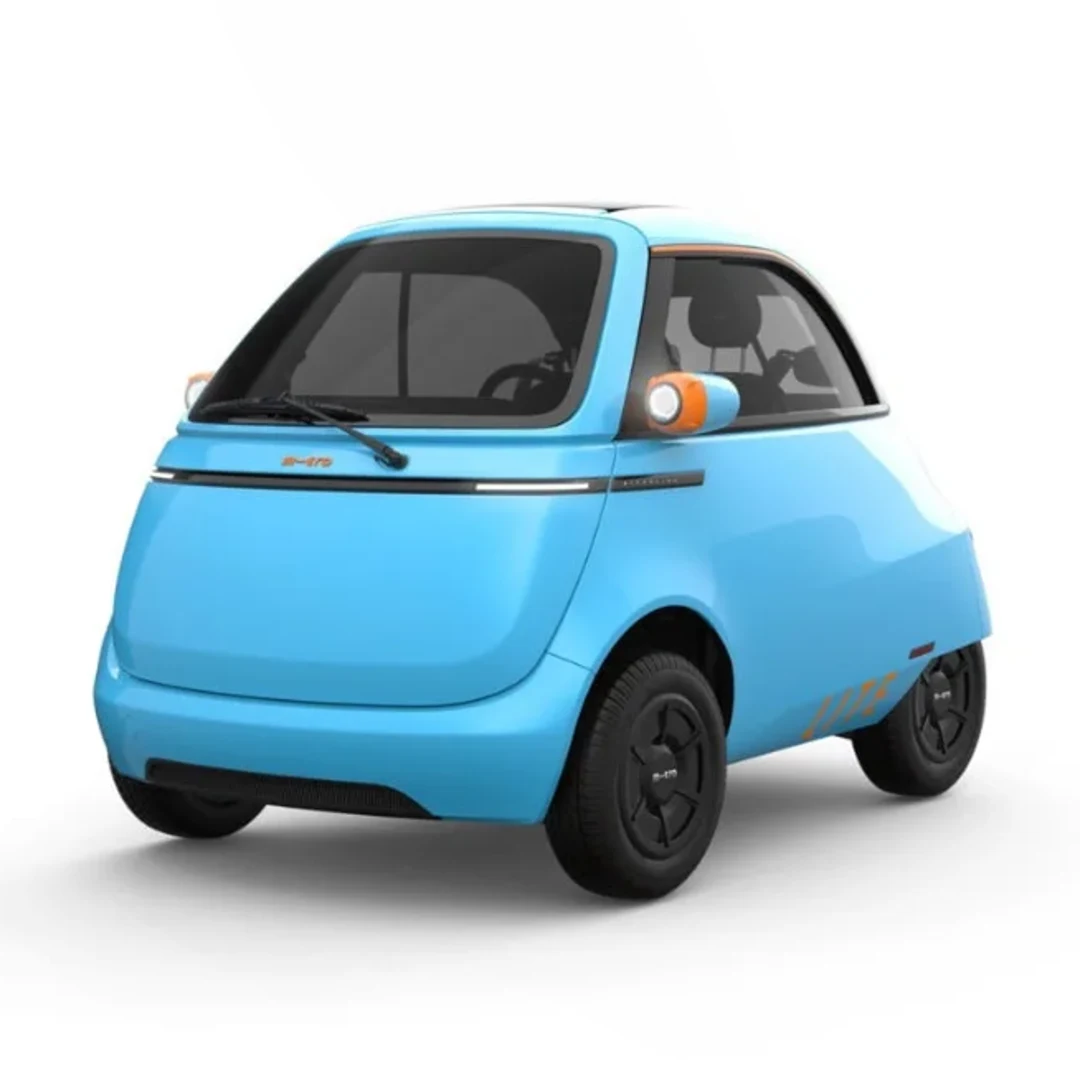MICROLINO Lite bleue – voiture électrique sans permis – vue de trois quarts avant