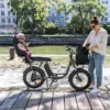 NIU BQi Utility 200 – vélo cargo électrique utilitaire – cycliste avec chargement avant