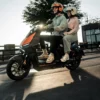 NIU FQiX 300 – scooter électrique 125 cm3 – duo à bord en ville