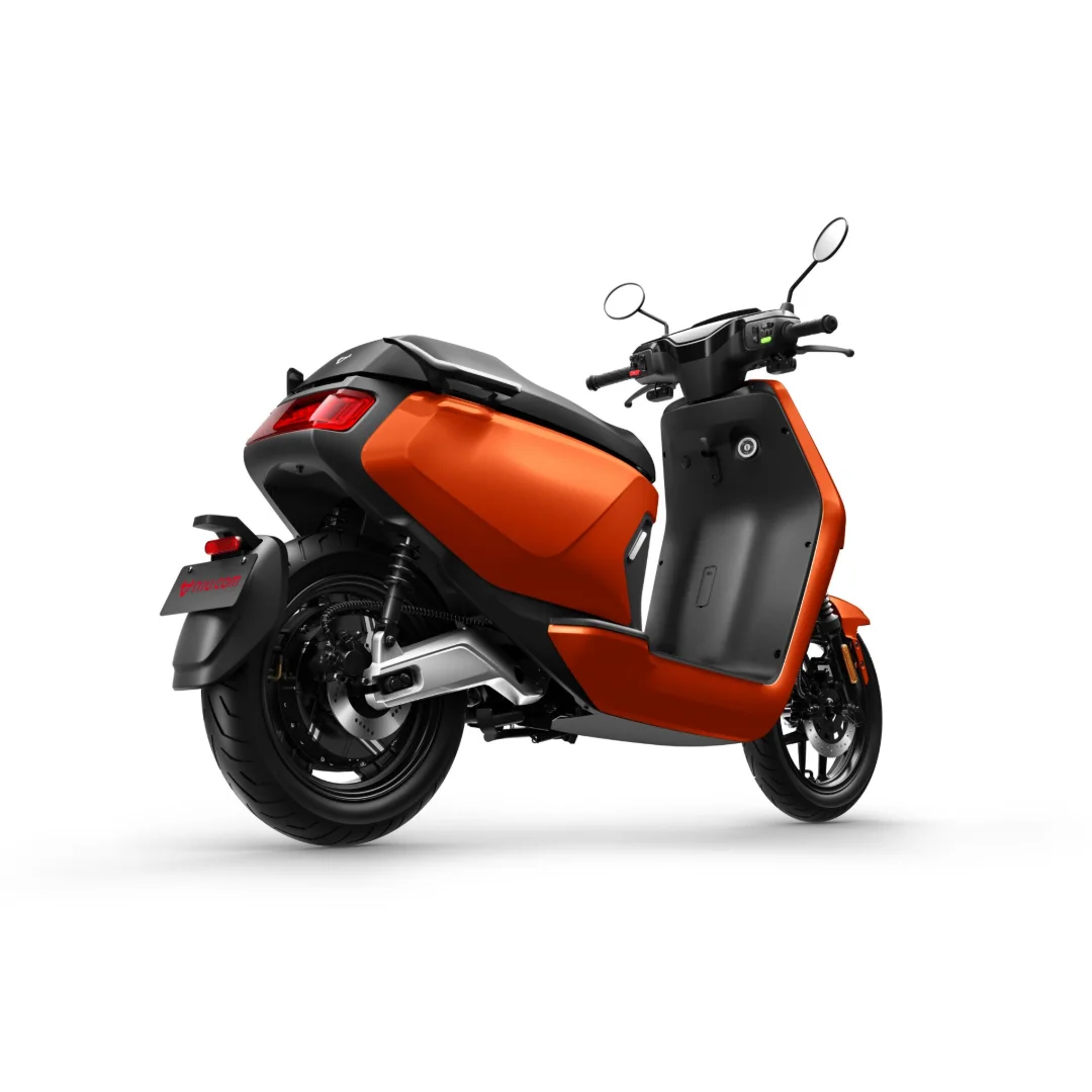 NIU MQi GT 100 – scooter électrique 125 cm3 – vue de profil côté droit, orange