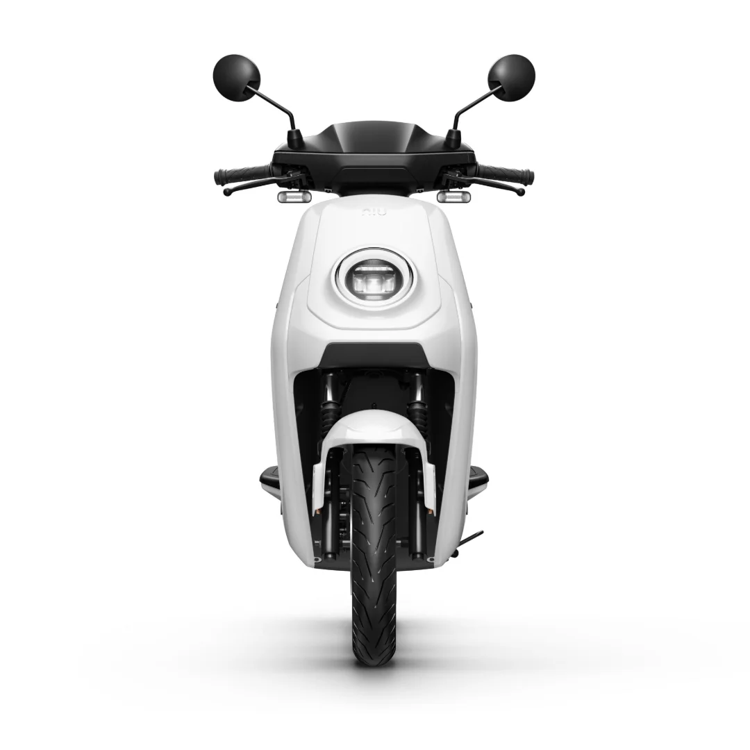 NIU MQi GT 100 – scooter électrique 125 cm3 – vue de face, blanc