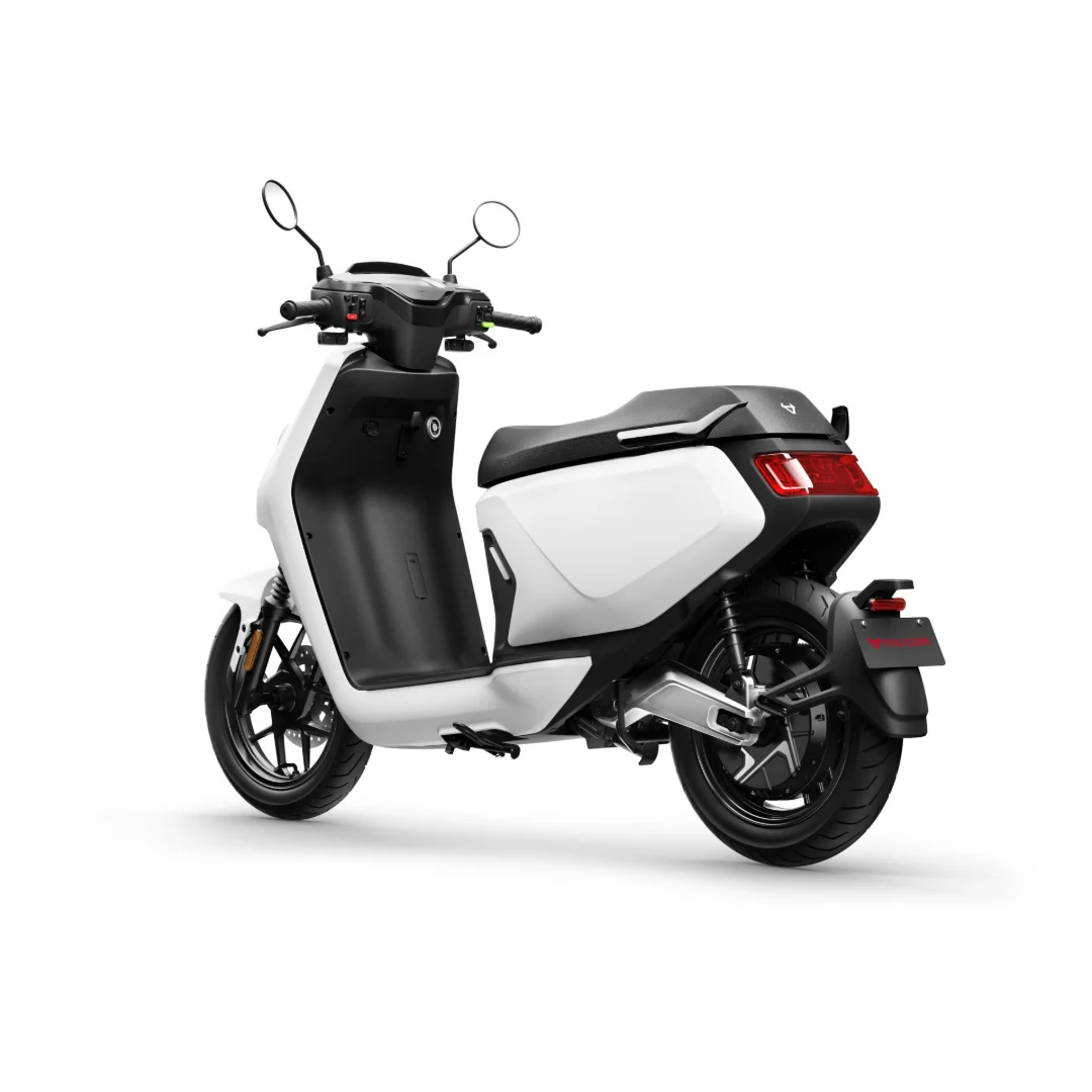NIU MQi GT 100 – scooter électrique 125 cm3 – vue de profil côté droit, blanc
