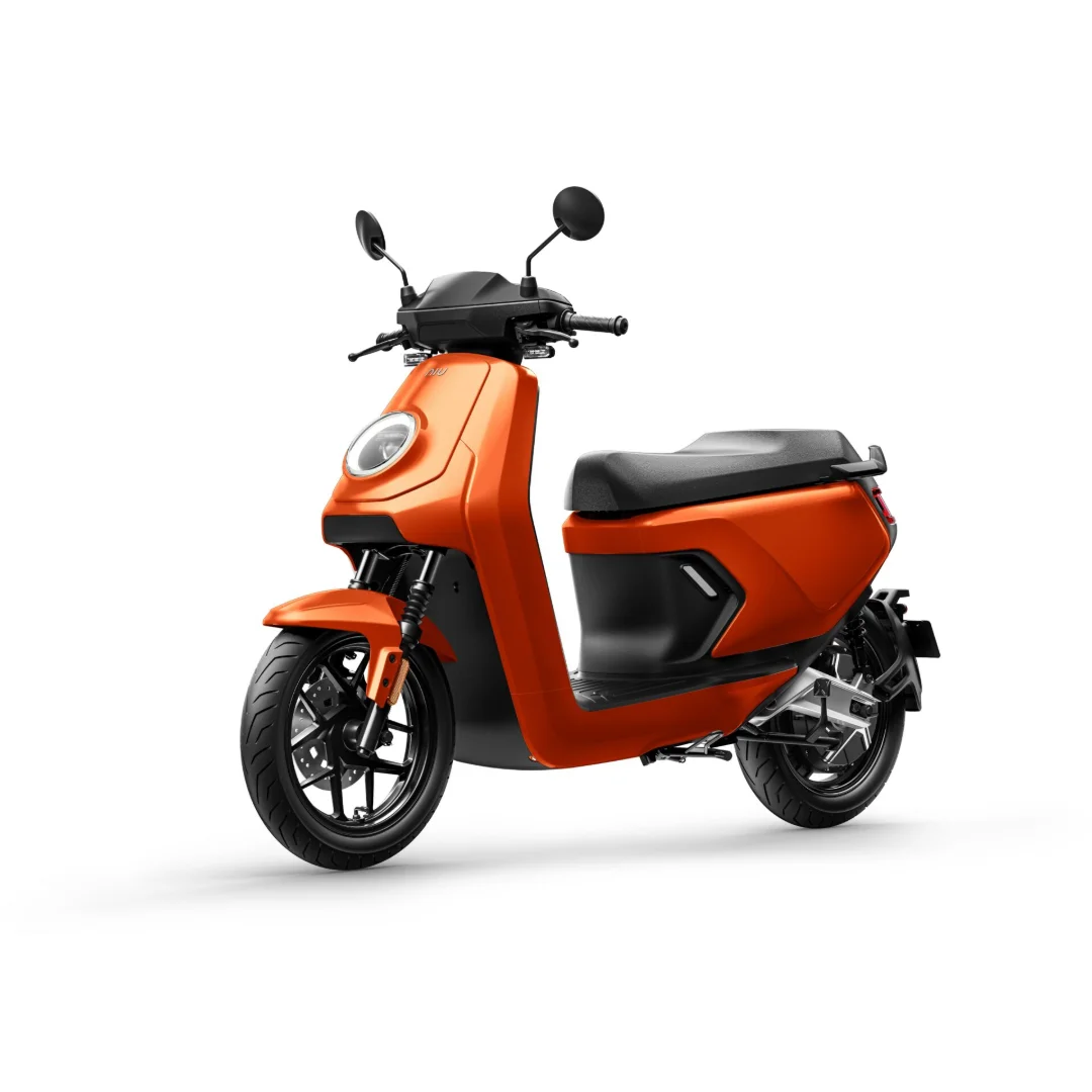 NIU MQi GT 100 – scooter électrique 125 cm3 – vue de trois quarts avant, orange