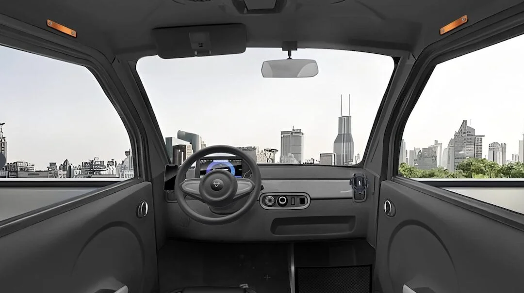 NIU NIUMM 500 location 3 mois – voiture sans permis électrique – poste de conduite avec vue sur la ville