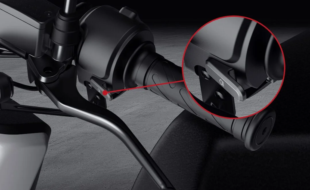 NIU NQi GTS 45 – scooter électrique 50 cm3 – détail contacteur