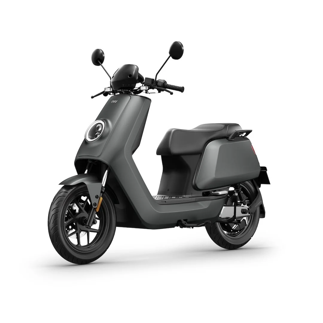 NIU NQi GTS 45 – scooter électrique 50 cm3 – vue de profil, gris