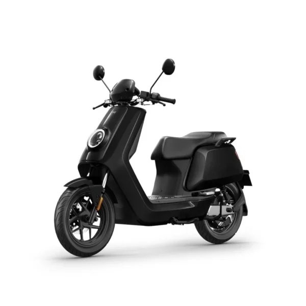 NIU NQi GTS 45 – scooter électrique 50 cm3 – vue de trois quarts avant, gris