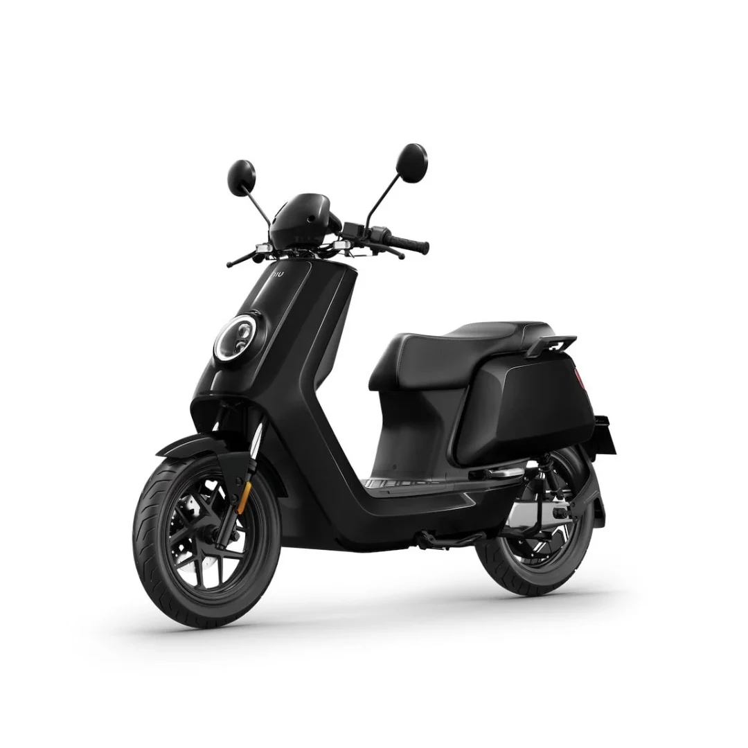 NIU NQi GTS 45 – scooter électrique 50 cm3 – vue de trois quarts avant, gris