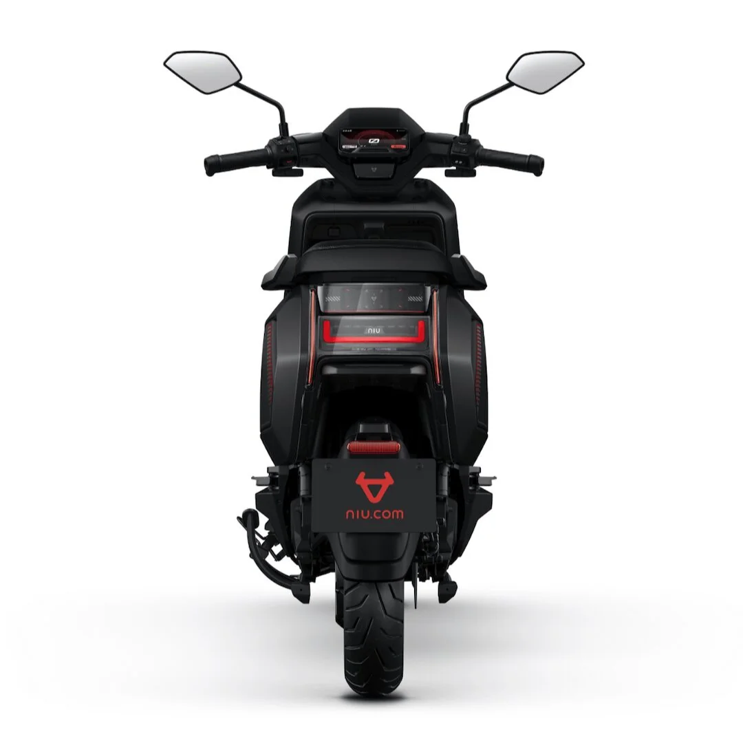 NIU NQiX 150 noir – scooter électrique 50 cm3 – vue arrière
