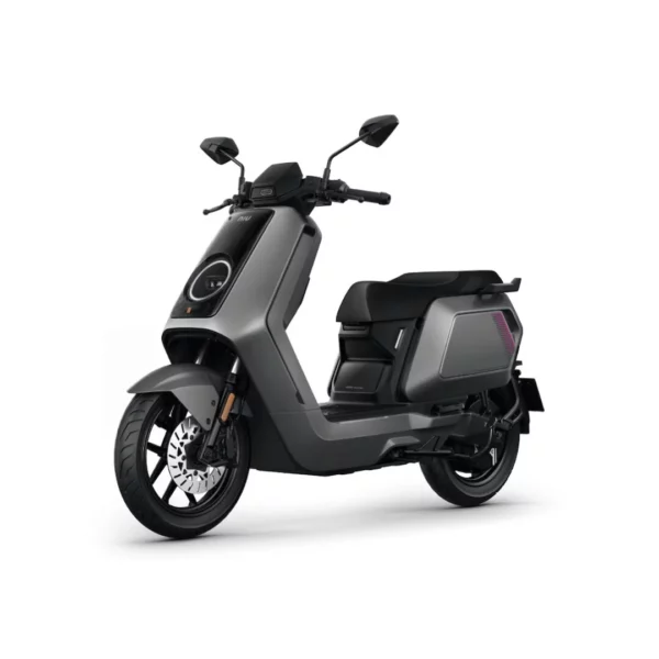NIU NQiX 500 gris – scooter électrique 125 cm3 – vue de trois quarts avant