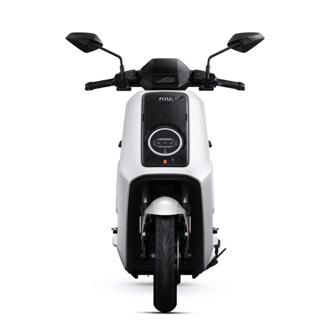 NIU NQiX 500 blanc – scooter électrique 125 cm3 – vue de face
