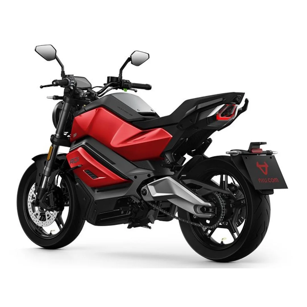 NIU RQi Sport – moto électrique 125 cm3 – vue de trois quarts avant, rouge