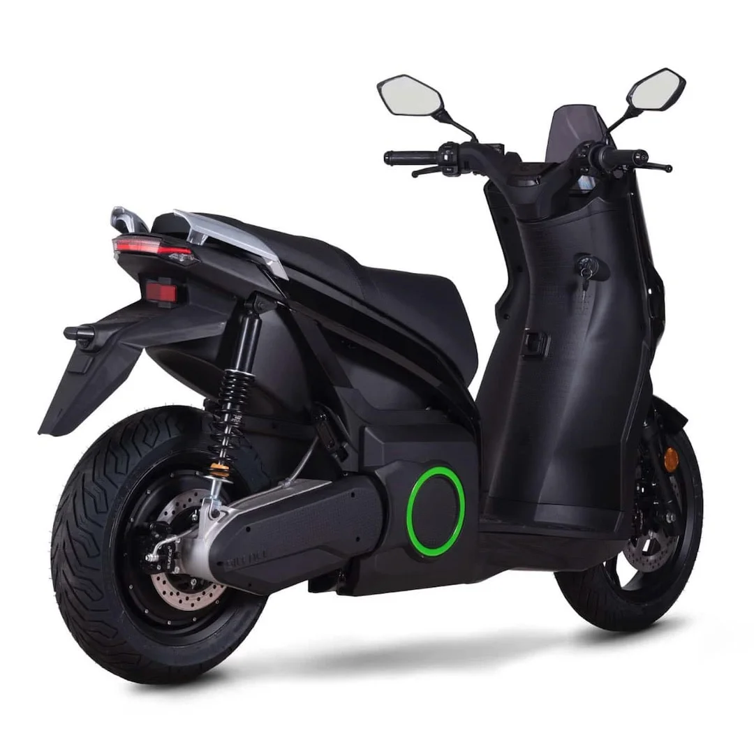 SILENCE S01 – scooter électrique 125 cm3 – vue de trois quarts arrière, noir