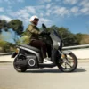 SILENCE S01+ – scooter électrique 125 cm3 – pilote en ville sur route
