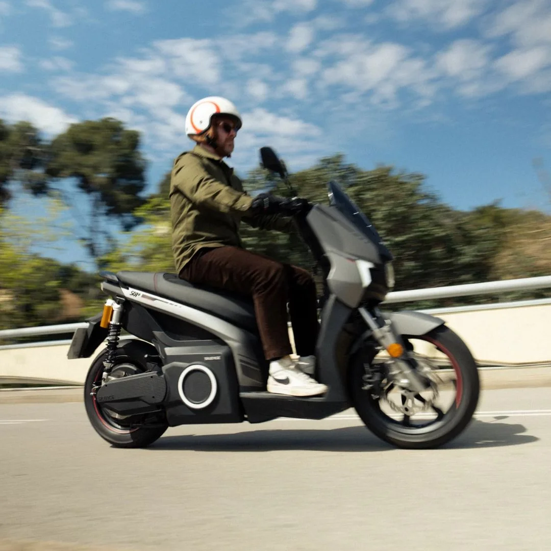 SILENCE S01+ – scooter électrique 125 cm3 – pilote en ville sur route