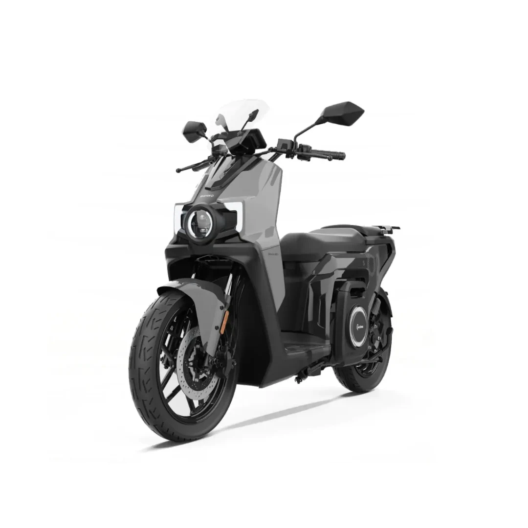 SILENCE S02 50cc – scooter électrique 50 cm3 – vue de trois quarts avant, noir