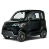Location Simplici S1 – voiture sans permis électrique en Île-de-France – Simplici S1 noir brillant, vue de trois quarts avant
